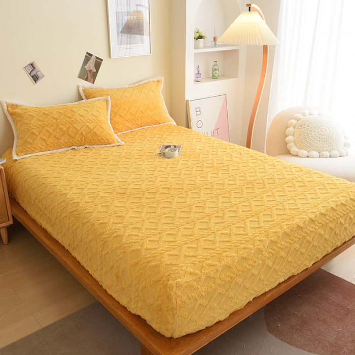 91家纺网 家纺一手货源 找家纺 启优 2022新款高克重温暖塔芙绒剪花床笠 黄色