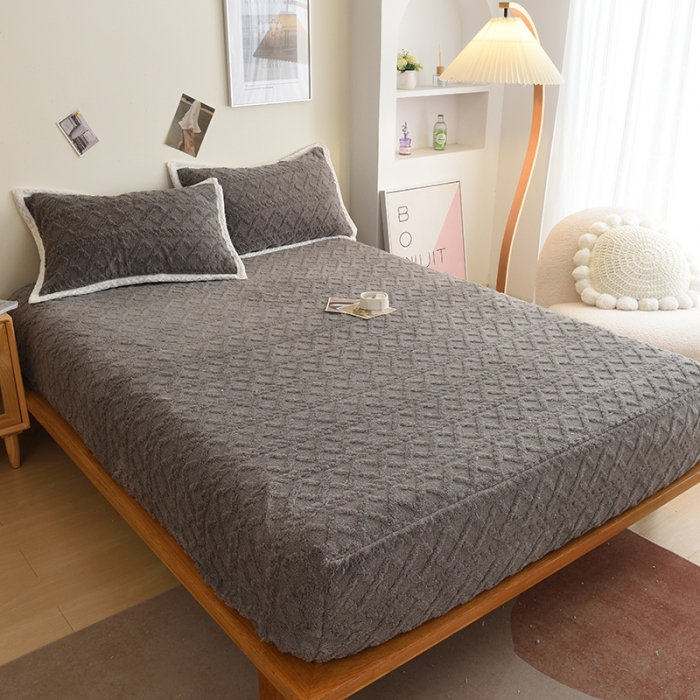 91家纺网 家纺一手货源 找家纺 启优 2022新款高克重温暖塔芙绒剪花床笠 深灰色