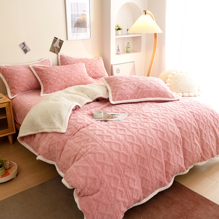 91家纺网 家纺一手货源 找家纺 启优 2022新款AB版加厚塔芙绒雕花绒四件套 豆沙粉