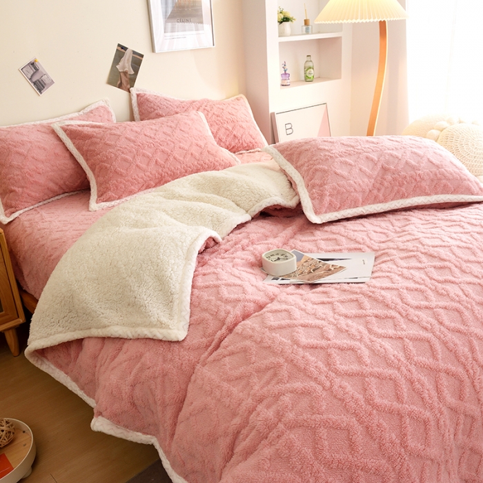 91家纺网 家纺一手货源 找家纺 启优 2022新款AB版加厚塔芙绒雕花绒四件套 豆沙粉