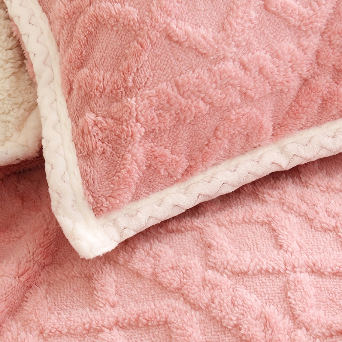 91家纺网 家纺一手货源 找家纺 启优 2022新款AB版加厚塔芙绒雕花绒四件套 豆沙粉