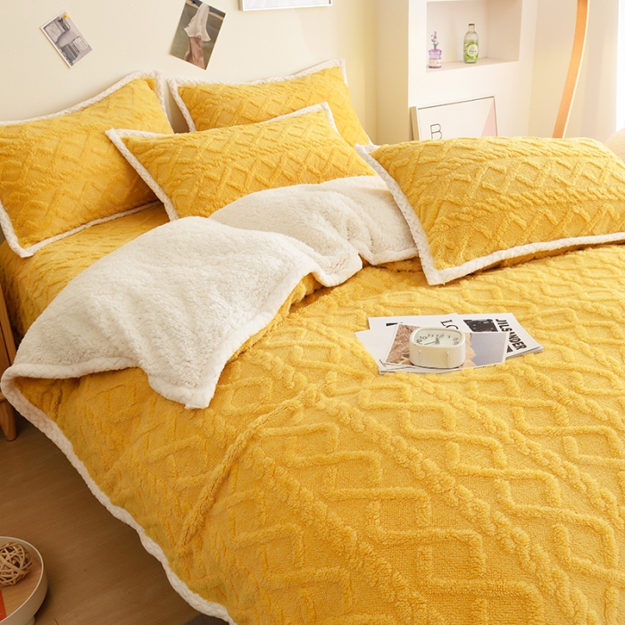 91家纺网 家纺一手货源 找家纺 启优 2022新款AB版加厚塔芙绒雕花绒四件套 黄色