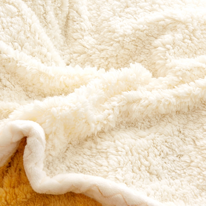 91家纺网 家纺一手货源 找家纺 启优 2022新款AB版加厚塔芙绒雕花绒四件套 黄色