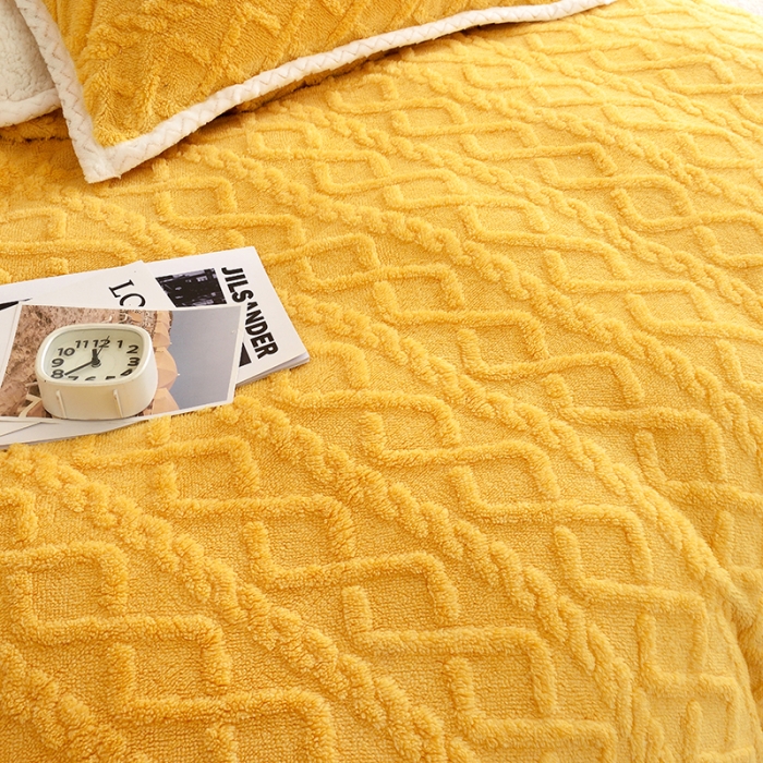 91家纺网 家纺一手货源 找家纺 启优 2022新款AB版加厚塔芙绒雕花绒四件套 黄色