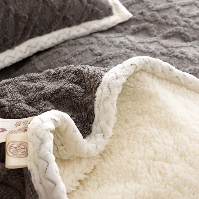 91家纺网 家纺一手货源 找家纺 启优 2022新款AB版加厚塔芙绒雕花绒四件套 深灰色
