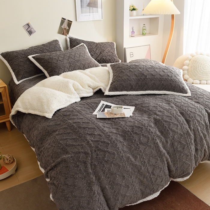 91家纺网 家纺一手货源 找家纺 启优 2022新款AB版加厚塔芙绒雕花绒四件套 深灰色