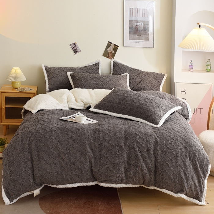 91家纺网 家纺一手货源 找家纺 启优 2022新款AB版加厚塔芙绒雕花绒四件套 深灰色