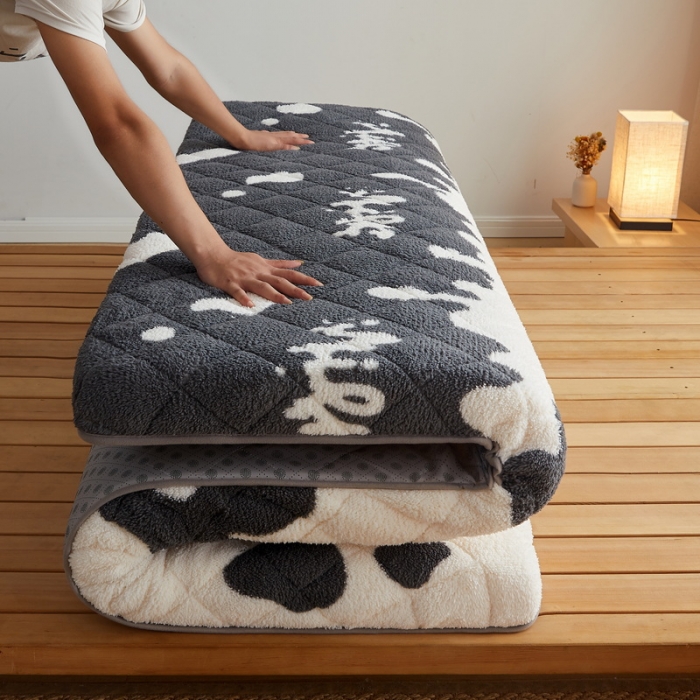 91家纺网 家纺一手货源 找家纺 迪乐妮 新款羊羔绒保暖单边床垫 牛奶