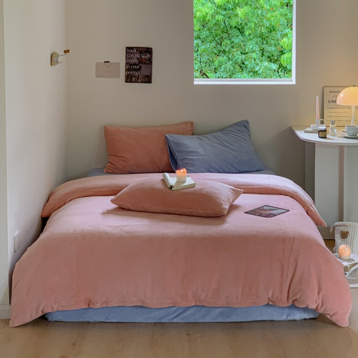 91家纺网 家纺一手货源 找家纺 六巷胡同 2022新款小红书博主混搭风200g牛奶绒四件套 橘粉雾蓝