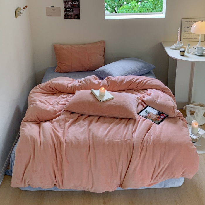 91家纺网 家纺一手货源 找家纺 六巷胡同 2022新款小红书博主混搭风200g牛奶绒四件套 橘粉雾蓝