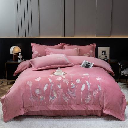 91家纺网 家纺一手货源 找家纺 塔塔  2025新款高克重牛奶绒刺绣四件套 浮光韵律-玫红