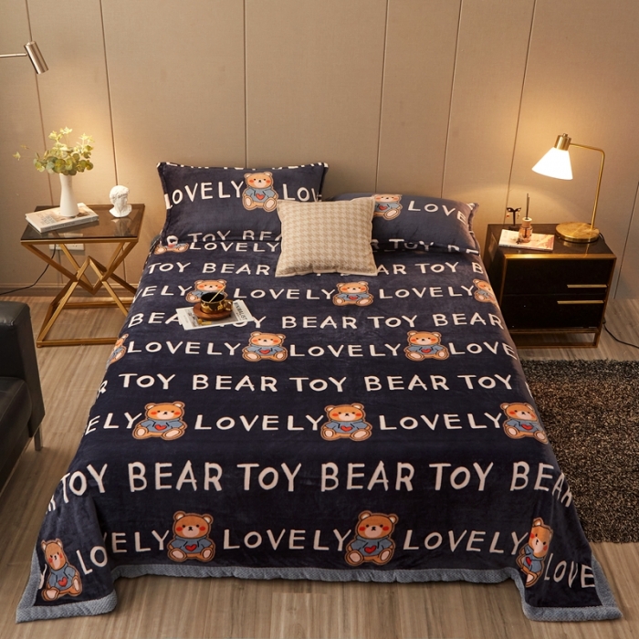 91家纺网 家纺一手货源 找家纺 雅萱 2024新款菠萝格牛奶绒包边毛毯 LOVE熊