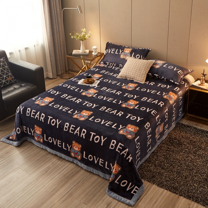 91家纺网 家纺一手货源 找家纺 雅萱 2024新款菠萝格牛奶绒包边毛毯 LOVE熊