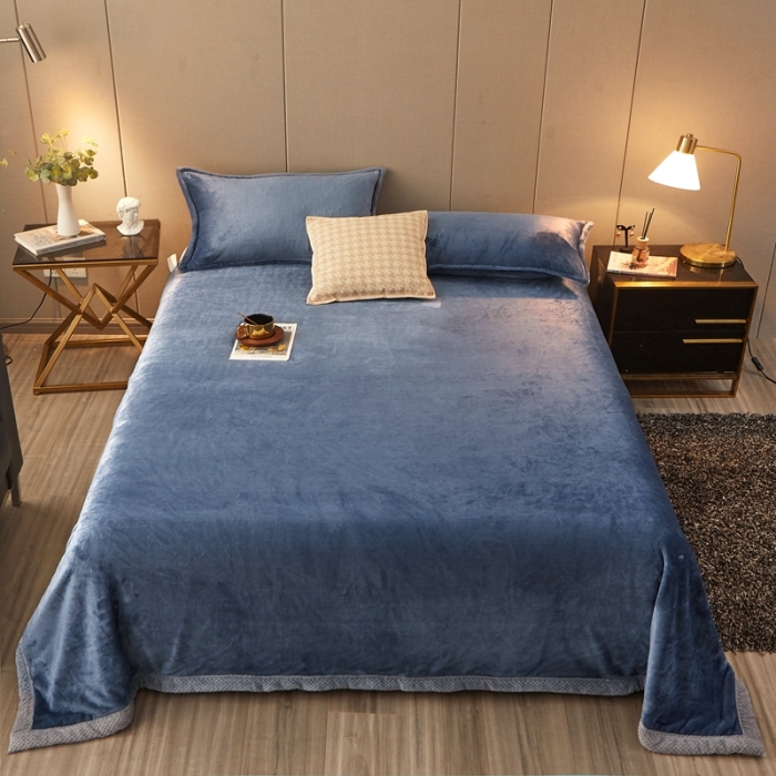 91家纺网 家纺一手货源 找家纺 雅萱 2024新款菠萝格牛奶绒包边毛毯 宾利蓝