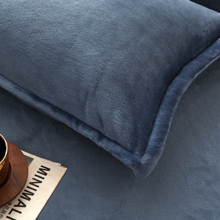 91家纺网 家纺一手货源 找家纺 雅萱 2024新款菠萝格牛奶绒包边毛毯 宾利蓝