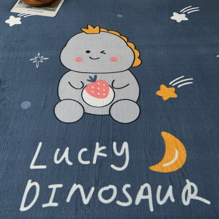 91家纺网 家纺一手货源 找家纺 雅萱 2024新款菠萝格牛奶绒包边毛毯 草莓恐龙