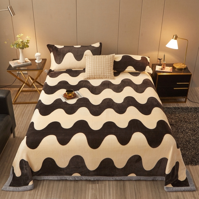 91家纺网 家纺一手货源 找家纺 雅萱 2024新款菠萝格牛奶绒包边毛毯 黑白啵啵