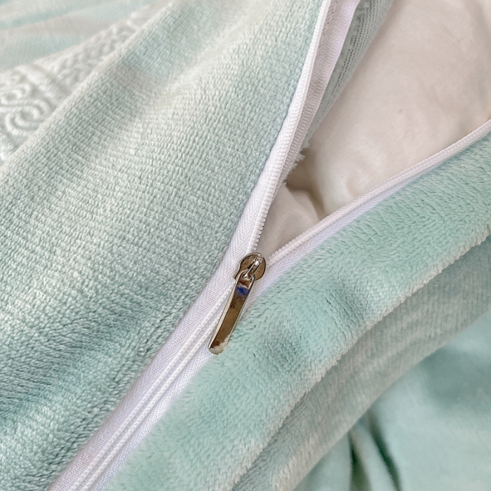 91家纺网 家纺一手货源 找家纺 慕尚 2022新款高克重纯色牛奶绒剪花雕花四件套 路易浅绿