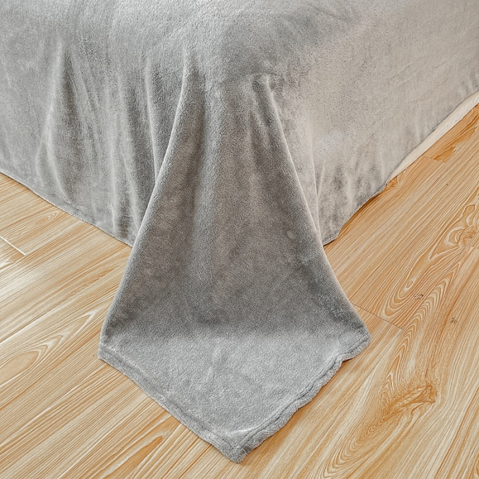 91家纺网 家纺一手货源 找家纺 慕尚 2022新款高克重纯色牛奶绒剪花雕花四件套 路易灰