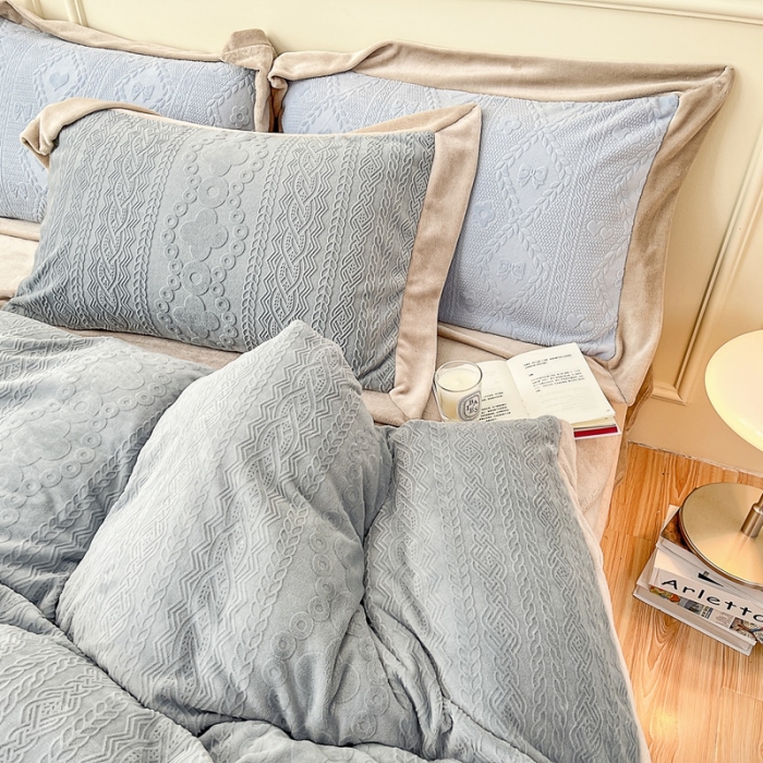 91家纺网 家纺一手货源 找家纺 慕尚 2022新款高克重纯色牛奶绒剪花雕花四件套 梵克灰