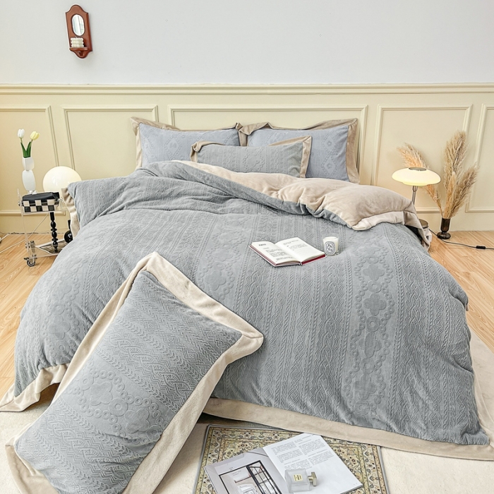 91家纺网 家纺一手货源 找家纺 慕尚 2022新款高克重纯色牛奶绒剪花雕花四件套 梵克灰