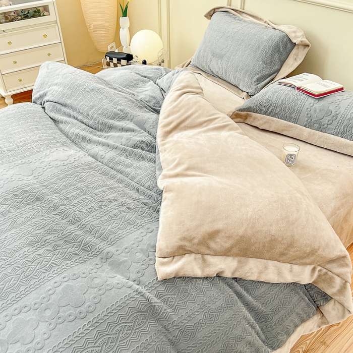 91家纺网 家纺一手货源 找家纺 慕尚 2022新款高克重纯色牛奶绒剪花雕花四件套 梵克灰