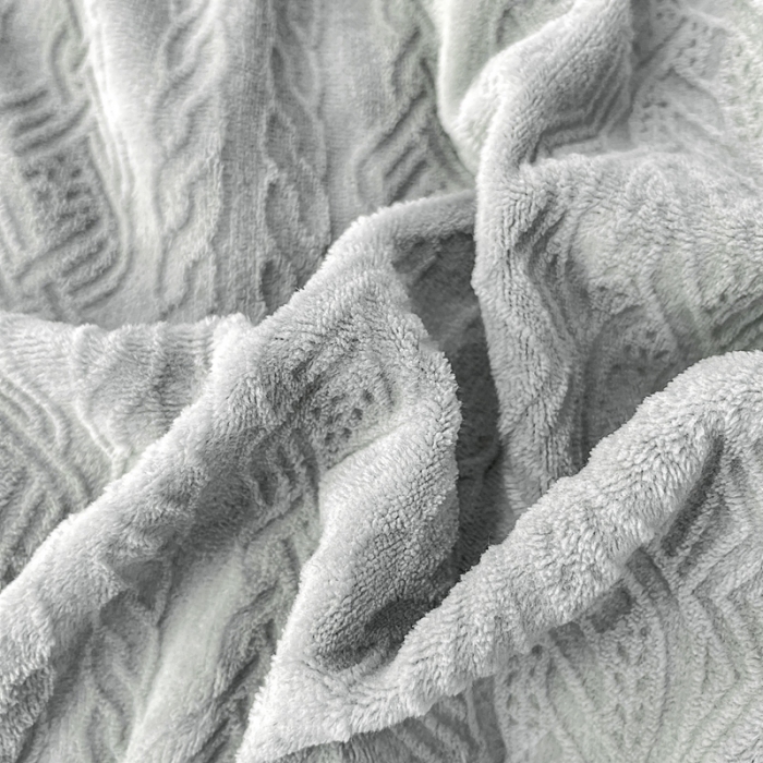 91家纺网 家纺一手货源 找家纺 慕尚 2022新款高克重纯色牛奶绒剪花雕花四件套 梵克灰