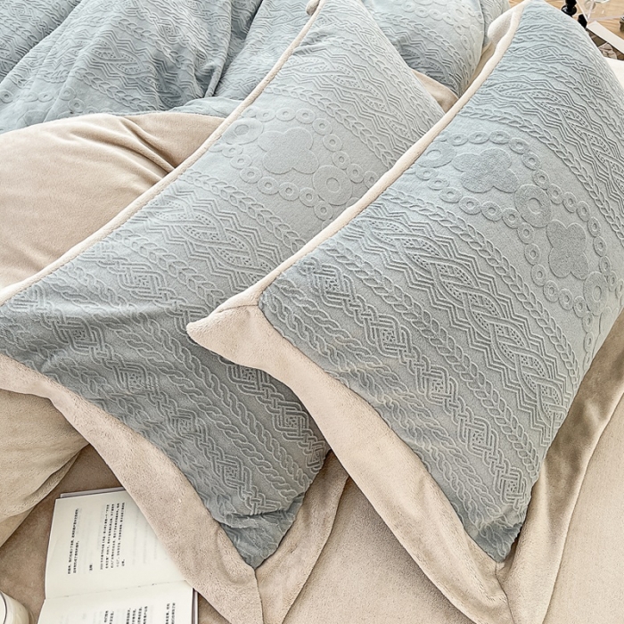 91家纺网 家纺一手货源 找家纺 慕尚 2022新款高克重纯色牛奶绒剪花雕花四件套 梵克灰