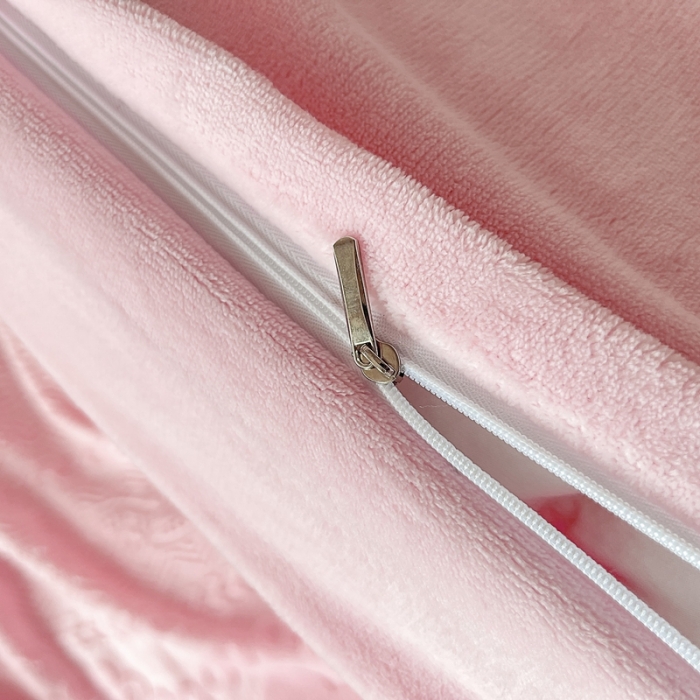 91家纺网 家纺一手货源 找家纺 慕尚 2022新款高克重纯色牛奶绒剪花雕花四件套 梵克粉