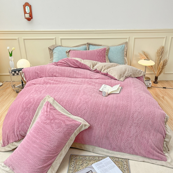 91家纺网 家纺一手货源 找家纺 慕尚 2022新款高克重纯色牛奶绒剪花雕花四件套 梵克豆沙