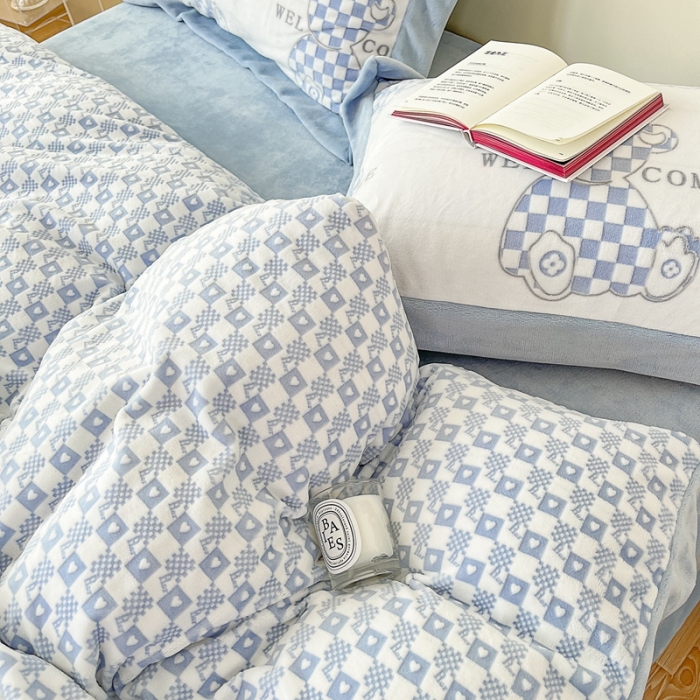 91家纺网 家纺一手货源 找家纺 慕尚 2022新款高克重纯色牛奶绒剪花雕花四件套 波比蓝