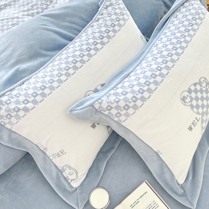 91家纺网 家纺一手货源 找家纺 慕尚 2022新款高克重纯色牛奶绒剪花雕花四件套 波比蓝