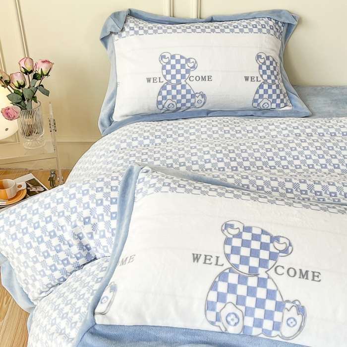 91家纺网 家纺一手货源 找家纺 慕尚 2022新款高克重纯色牛奶绒剪花雕花四件套 波比蓝