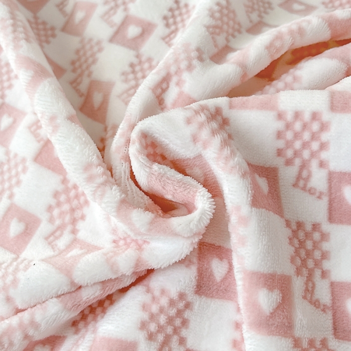 91家纺网 家纺一手货源 找家纺 慕尚 2022新款高克重纯色牛奶绒剪花雕花四件套 波比粉