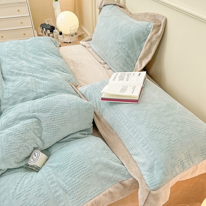 91家纺网 家纺一手货源 找家纺 慕尚 2022新款高克重纯色牛奶绒剪花雕花四件套 爱心浅绿