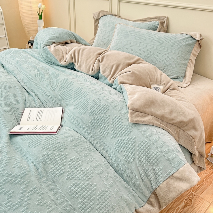 91家纺网 家纺一手货源 找家纺 慕尚 2022新款高克重纯色牛奶绒剪花雕花四件套 爱心浅绿