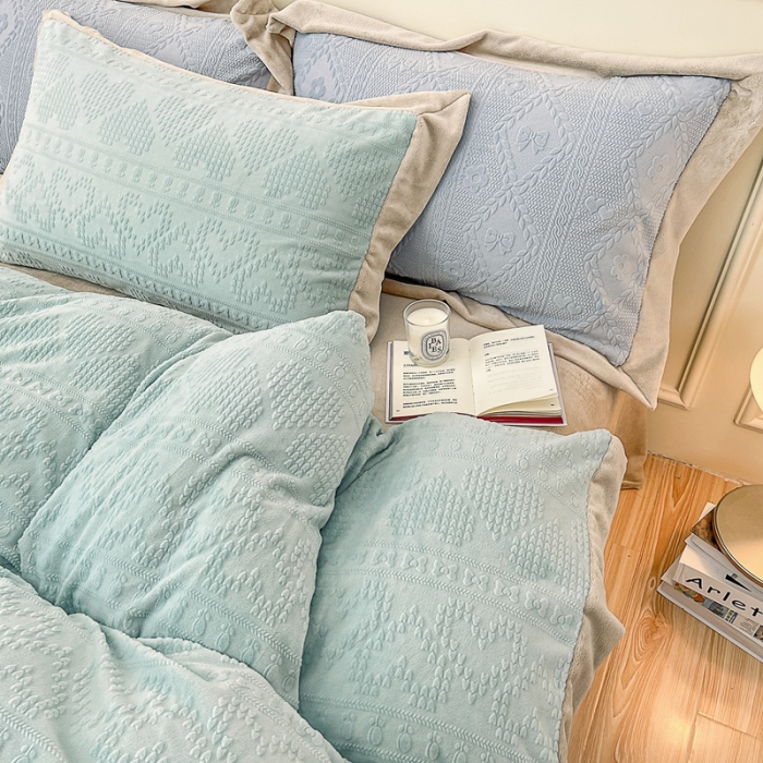 91家纺网 家纺一手货源 找家纺 慕尚 2022新款高克重纯色牛奶绒剪花雕花四件套 爱心浅绿