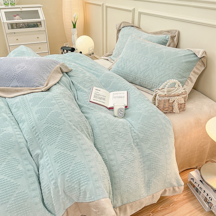 91家纺网 家纺一手货源 找家纺 慕尚 2022新款高克重纯色牛奶绒剪花雕花四件套 爱心浅绿