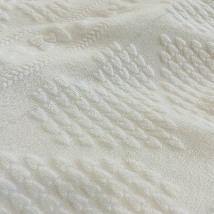 91家纺网 家纺一手货源 找家纺 慕尚 2022新款高克重纯色牛奶绒剪花雕花四件套 爱心奶白