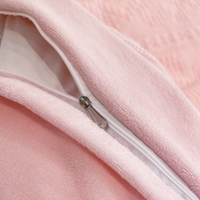 91家纺网 家纺一手货源 找家纺 慕尚 2022新款高克重纯色牛奶绒剪花雕花四件套 爱心粉