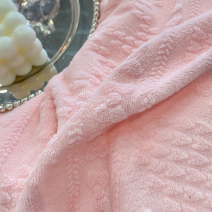 91家纺网 家纺一手货源 找家纺 慕尚 2022新款高克重纯色牛奶绒剪花雕花四件套 爱心粉