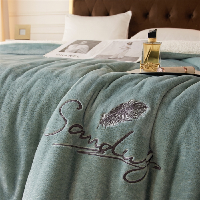 91家纺网 家纺一手货源 找家纺 骏腾家纺 2022新款牛奶绒羊羔绒被套毯系列 羽毛-湖绿