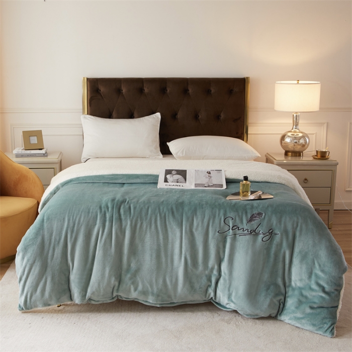 91家纺网 家纺一手货源 找家纺 骏腾家纺 2022新款牛奶绒羊羔绒被套毯系列 羽毛-湖绿