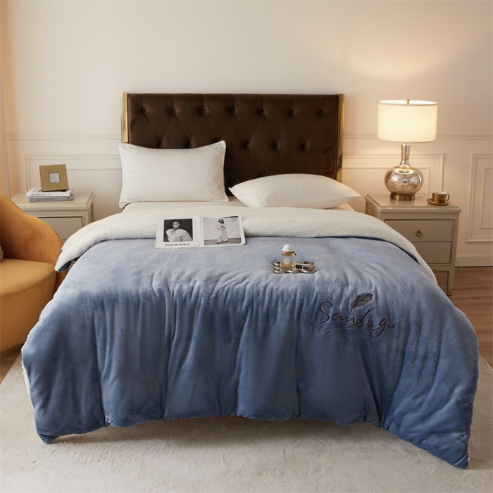 91家纺网 家纺一手货源 找家纺 骏腾家纺 2022新款牛奶绒羊羔绒被套毯系列 羽毛-蓝灰