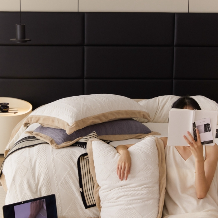 91家纺网 家纺一手货源 找家纺 梦享生活 2022新款牛奶雕花绒四件套 菱形格-白