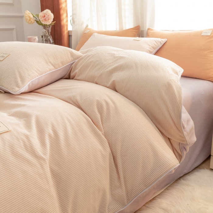 91家纺网 家纺一手货源 找家纺 秀色Ａ类加厚保暖牛奶绒被套珊瑚绒ins风四件套奶昔白+香芋紫