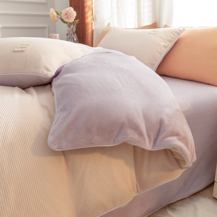 91家纺网 家纺一手货源 找家纺 秀色Ａ类加厚保暖牛奶绒被套珊瑚绒ins风四件套奶昔白+香芋紫