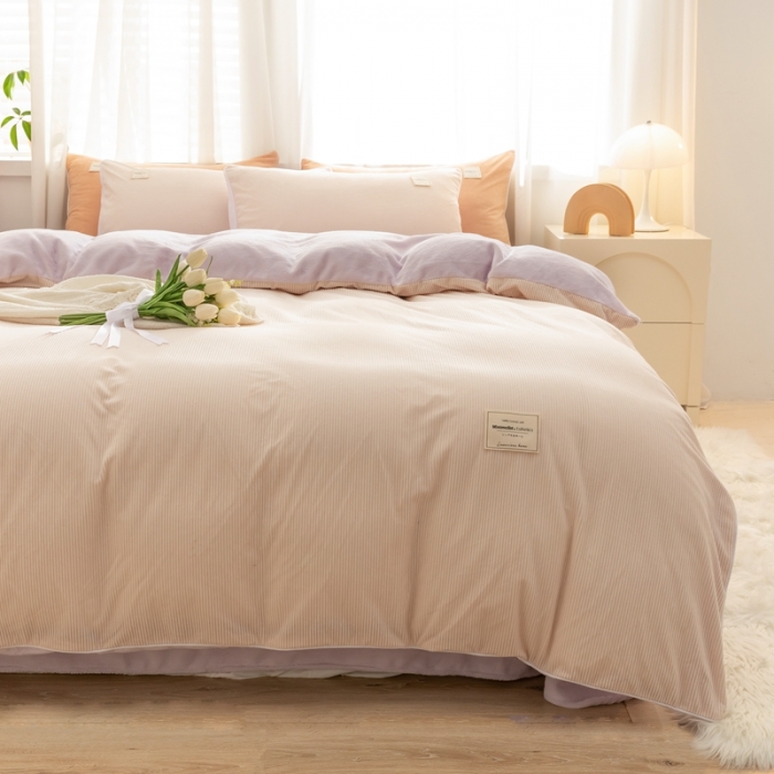 91家纺网 家纺一手货源 找家纺 秀色Ａ类加厚保暖牛奶绒被套珊瑚绒ins风四件套奶昔白+香芋紫