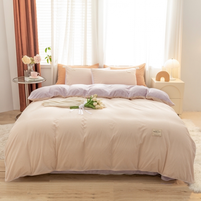 91家纺网 家纺一手货源 找家纺 秀色Ａ类加厚保暖牛奶绒被套珊瑚绒ins风四件套奶昔白+香芋紫