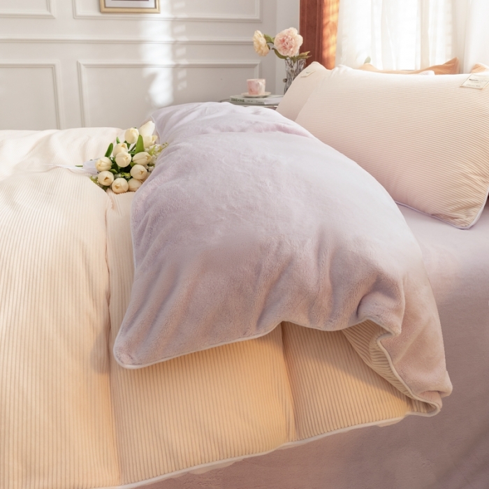 91家纺网 家纺一手货源 找家纺 秀色Ａ类加厚保暖牛奶绒被套珊瑚绒ins风四件套奶昔白+香芋紫